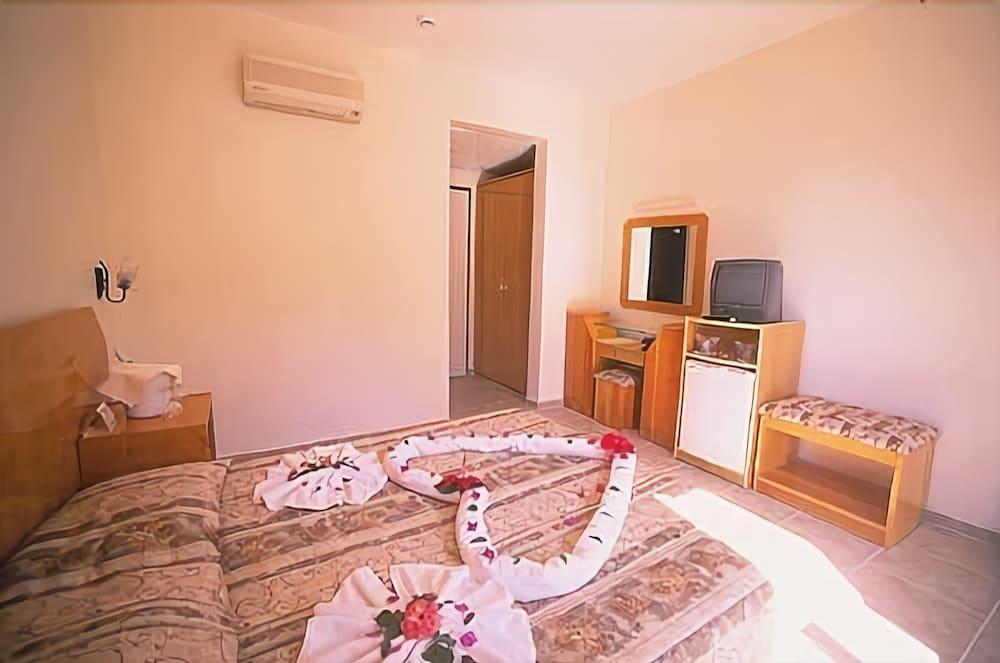 Carmina Hotel โอลลุนเดนิซ ภายนอก รูปภาพ